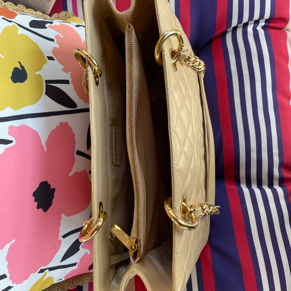 Chanel Large GST beige (authentic) - Picture 10 of 12